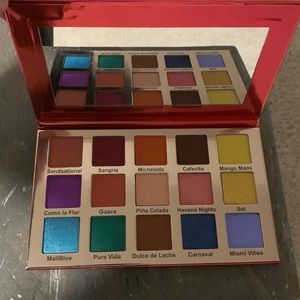 GlamliteCosmetics Kaliente Palette-Essentially New few Shades have been swatched